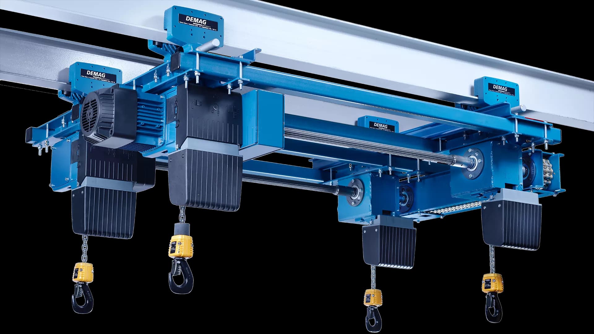 항공기 장비 정비 작업장에 설치된 DC-Com 체인 호이스트 장착형 KBK 이중 거더 서스펜션 크레인.