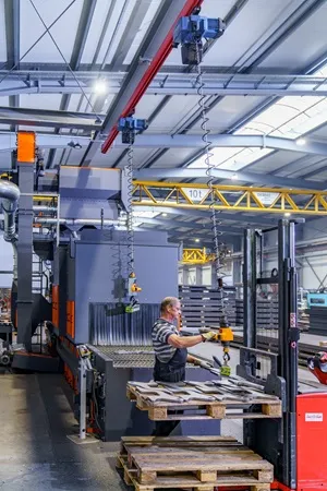 작업장 호이스트로 사용 중인 Manulift